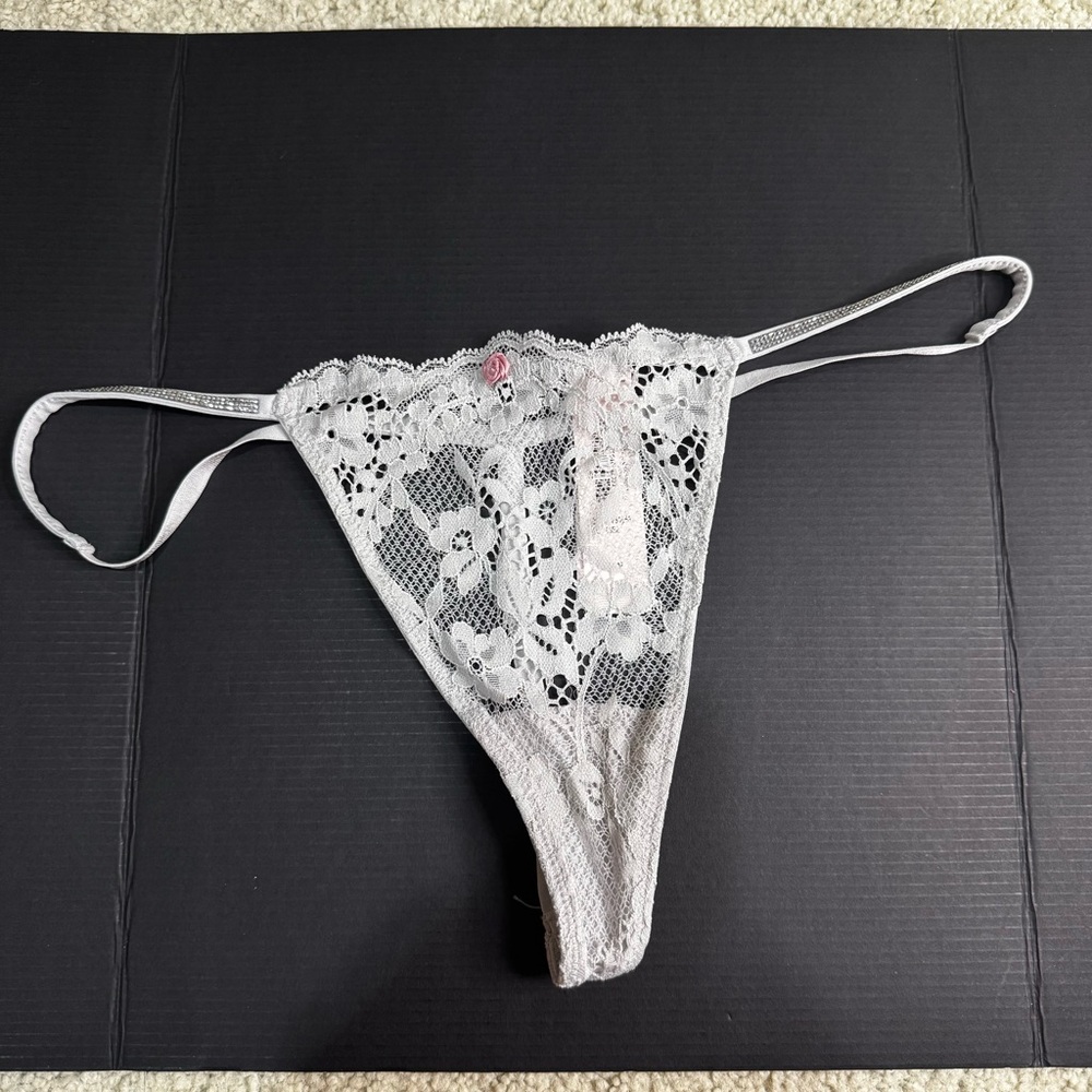 NWT Victoria's Secret Panty Twinkle Strap Lace V-String Size M
